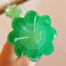 Vintage 2 Fostoria Heirloom Green Opalescent 6 & 5.5 Bud Vases Art Glass

<br/>

 <br/>Translation: 2 vases à boutons de 6 et 5,5 pouces en verre d'art opalescent vert héritage Fostoria vintage