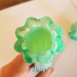 Vintage 2 Fostoria Heirloom Green Opalescent 6 & 5.5 Bud Vases Art Glass	 <br/>
<br/> 

Translation: 2 vases à boutons de 6 et 5,5 pouces en verre d'art opalescent vert héritage Fostoria vintage