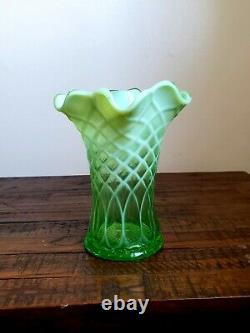 Vintage Fenton Art Glass Diamond Optic Thread Lime Vert Opalescent Vase Volante