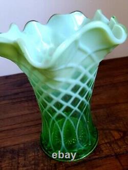 Vintage Fenton Art Glass Diamond Optic Thread Lime Vert Opalescent Vase Volante