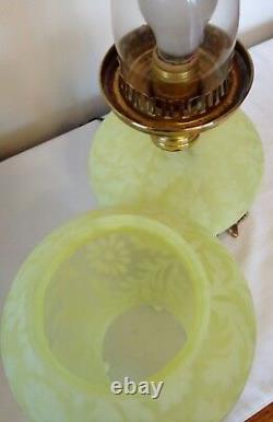 Vintage Fenton Art Glass Satin Topaz Opalescent Fern Daisy Lampe