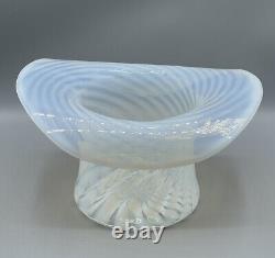 Vintage Fenton Art Verre Français Opalescent Top Hat Blanc Swirl Spiral Vase Large