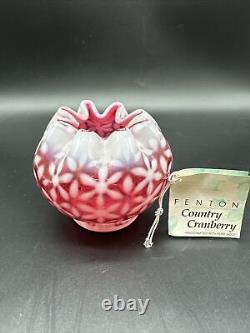 Vintage Fenton Country Cranberry Rose Bowl Vase Opalescent Ruffled Snowflake <br/>
   <br/>
	 Translation: Vase Rétro Fenton Country en Cristal de Canneberge, Opalescent, en Forme de Rose avec Bordure en Flocons de Neige
