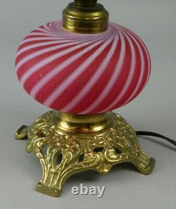 Vintage Fenton Cranberry Swirl Lampe De Table En Verre Opalescent