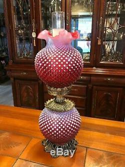 Vintage Fenton Gwtw Cranberry Opalescent Cloutés Lampe De Table, 24 1/2 Élevé