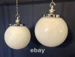 Vintage Large 20cm Opaline Glass Globe Lights Avec Galeries Et Crochets