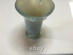 Vtg Étrier Opalescent Clair / Opaque À La Main Blown Art Glass Whale Tail Flower Vase