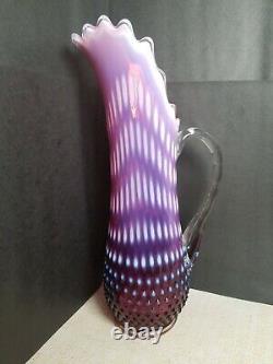 Vtg Fenton Art Glass Plum Opalescent Cloutés Extensible Pitcher Vase 14 Avec Poignée